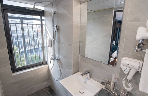 Thuy Khue Hotel | Lake View Hotel