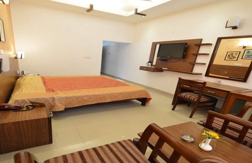 Surajkund Hotel | Lake View Huts and Resort