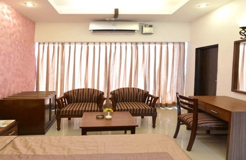 Surajkund Hotel | Lake View Huts and Resort