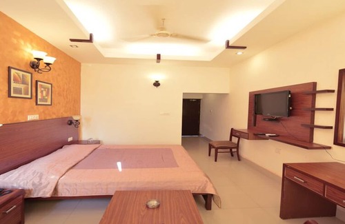 Surajkund Hotel | Lake View Huts and Resort
