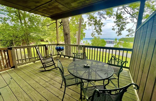 Mount Ida Apartamento | Lake view King Studio with full kitchen, deck overlooking Lake Ouachita, king bed and queen sleeper sofa by RedAwning