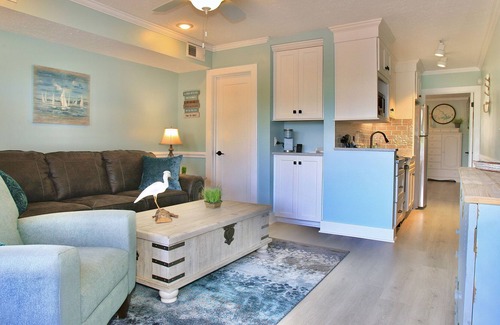 North Shore Condominio | Lake View Landing - Amazing place to sit back and unwind!
