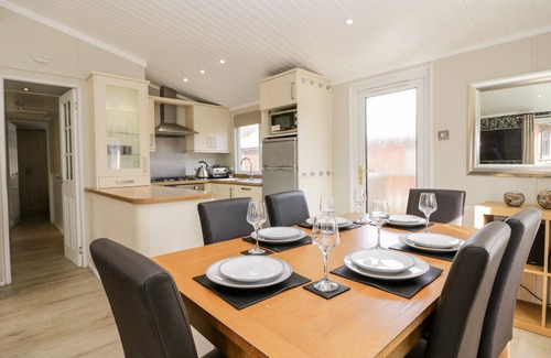 Bowness-on-Windermere Cabaña | Lake View Lodge