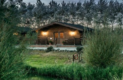 Wrangle Casa | Lake View Lodges - 25076