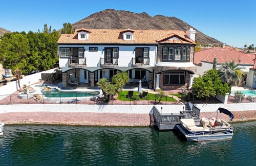 Arrowhead Lakes Casa | Lake View Luxury Castle Retreat