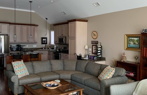 Charlevoix Casa | Suite de lujo con vista al lago ~ Downtown Charlevoix Marina District