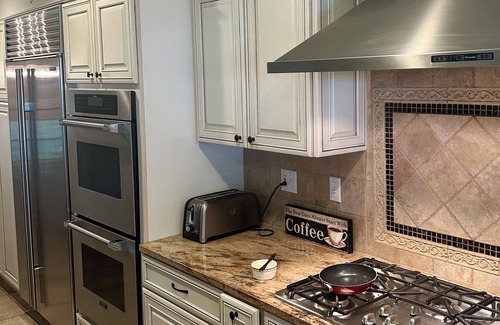 Ashtabula Casa | Lake View / Near Wineries/ Large Group Home