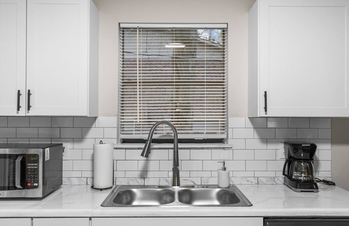 Crestline Heights Hotel | Lake View Newly Renovated