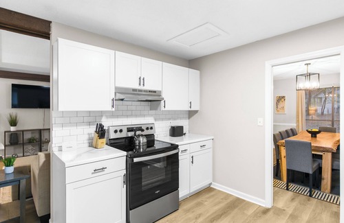 Crestline Heights Hotel | Lake View Newly Renovated