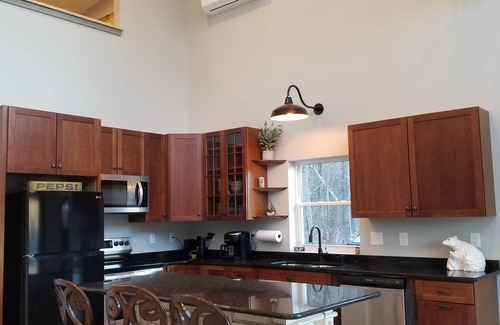 Lynn Casa | Lake view on Lake Lanier. House and garage apartment. Sleeps 10-12