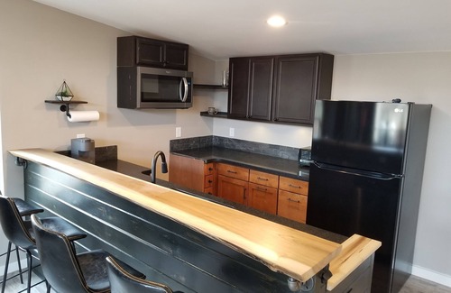 Lynn Casa | Lake view on Lake Lanier. House and garage apartment. Sleeps 10-12