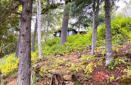 Lac-Saint-Paul Cabaña | Lake View Paradise with 3 Bedrooms, Getaway!