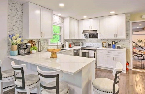 Gainesville Casa | Lake View, Pet-Friendly, Game Room, Fully Stocked Kitchen