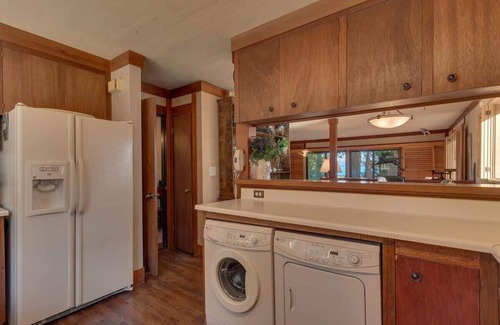 Tahoe Sierra Estates Casa | Lake View|Pool|Pier|Bouys|Pickleball|Walk to town