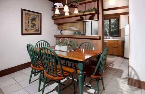 Tahoe Sierra Estates Casa | Lake View|Pool|Pier|Bouys|Pickleball|Walk to town