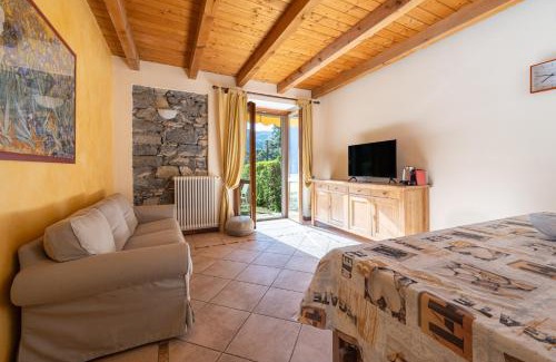 Carate Urio Apartamento | [Lake View] Private Covered Parking and Terrace