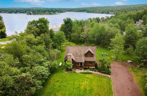Albrightsville Casa | Lake View Retreat AvantStay Entertainers Home Yard Deck Game Room