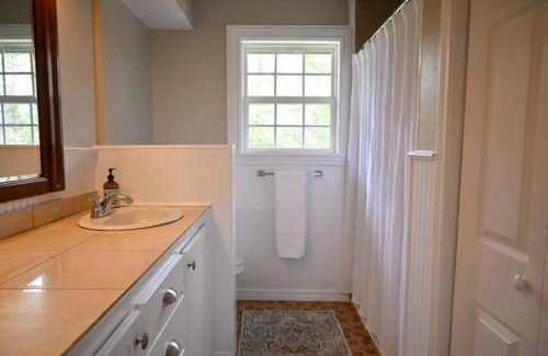 Russellville Casa | Lake View Retreat