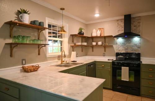 Russellville Casa | Lake View Retreat