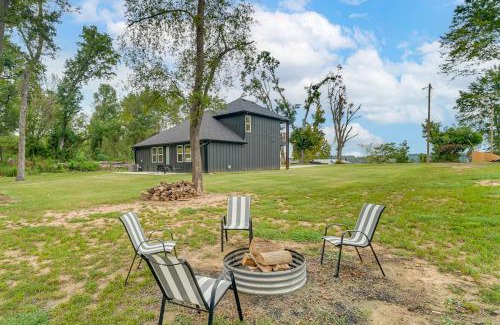 Lone Star Casa | Lake-View Retreat with Games and Yard in Daingerfield