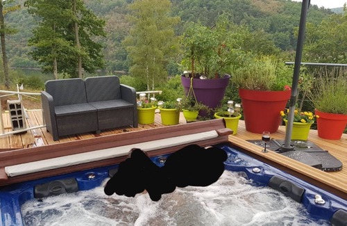 Miremont Casa | Lake view room with jacuzzi