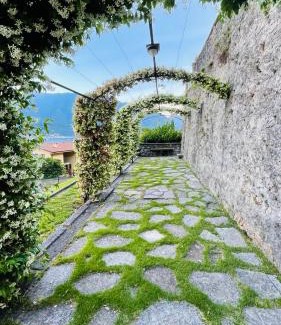 Azzano Casa | Lake view, Swimming pool, tennis court and private parking