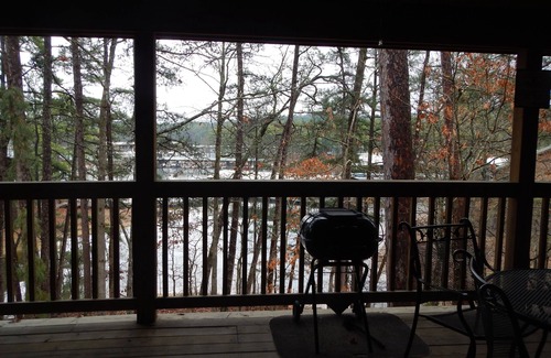 Mount Ida Cabaña | Lake view three bedroom, three bath cottage with private hot tub overlooking Lake Ouachita. by RedAwning