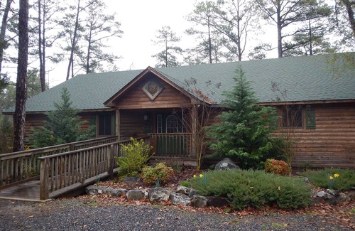 Mount Ida Cabaña | Lake view three bedroom, three bath cottage with private hot tub overlooking Lake Ouachita. by RedAwning