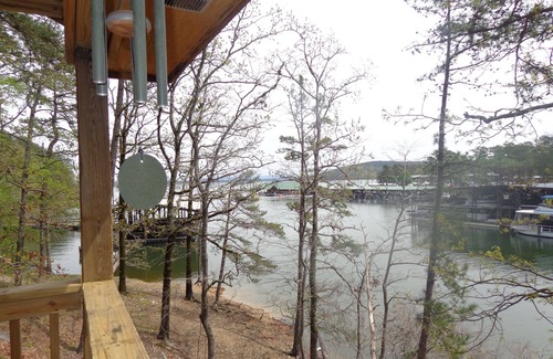 Mount Ida Cabaña | Lake view two bedroom, two bath log-sided cottage with private hot tub overlooking Lake Ouachita. by RedAwning