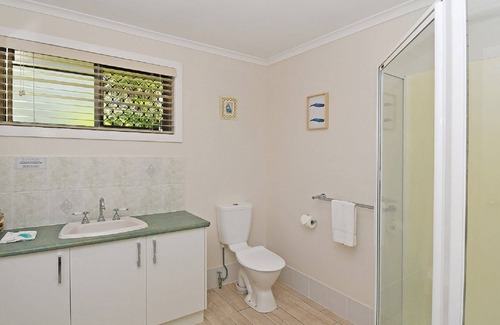 Urangan Cabina | Lake View Villa - Close to the beach