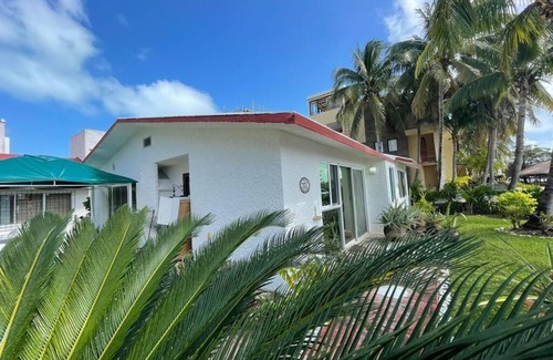 Zona Hotelera Villa | Lake view villa in the heart of the Hotel Zone in Cancun