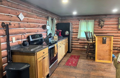 Scottsburg Cabina | Lake View with 7 Acres & WiFi near Naples and Outdoor Fun!