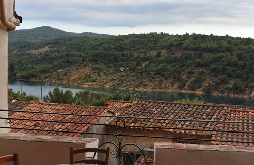 Bauduen Apartamento | Lake view with sheltered terrace