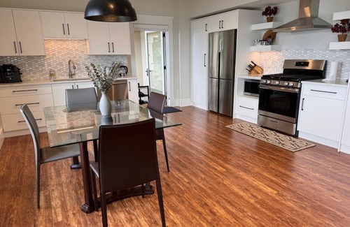 West Kelowna Estates Apartamento | Lake views, 8mins to downtown & 4 mins to wineries