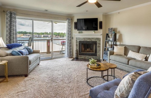 Osage Beach Apartamento | Lake Views and Pool Access Condo in Osage Beach!