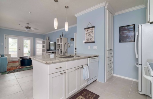Highland Lake Estates Condominio | Lake Views and Resort Amenities with Indoor Pool, Hot Tub, Sauna, Fitness Center, Tennis Court