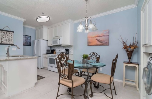 Highland Lake Estates Condominio | Lake Views and Resort Amenities with Indoor Pool, Hot Tub, Sauna, Fitness Center, Tennis Court
