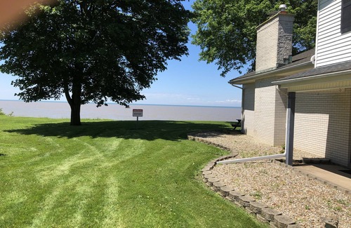 Lorain Casa | Lake views and Sunsets for Days