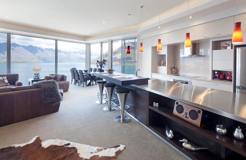 Fernhill Villa | Lake Views at Aspen House by Amazing Accom