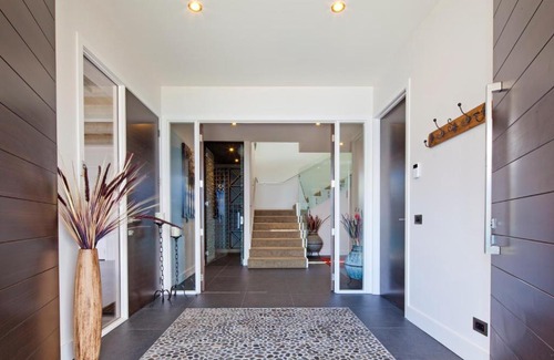 Fernhill Villa | Lake Views at Aspen House by Amazing Accom