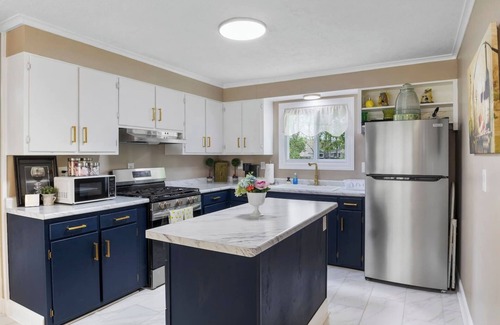 Seneca Falls Casa | Lake Views | Cayuga Wine Trail | Hot Tub | FLX