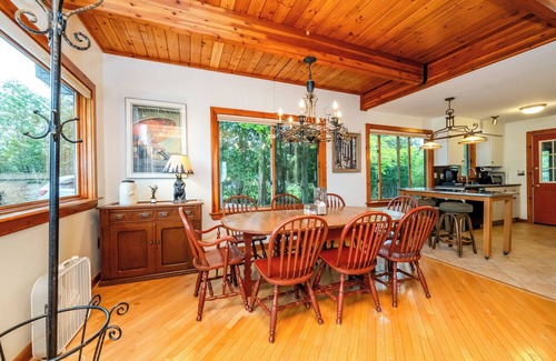 Miami Park Casa | Lake Views, firepit and summer fun at Haven Fun