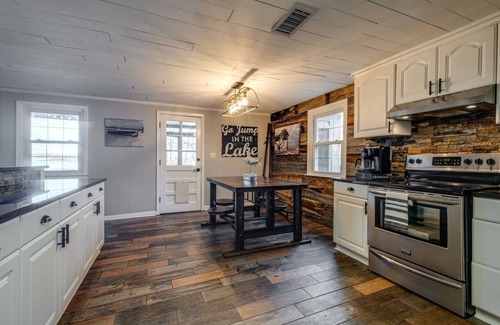 Mount Juliet Casa | Lake views from 2 balconies: All new furniture, kayaks, paddleboard
