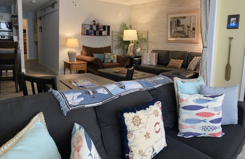 Port Clinton Condominio | Vistas al lago de las islas. Camina hasta los muelles Jet Express Docks en el centro RECIENTEMENTE RENOVADO!