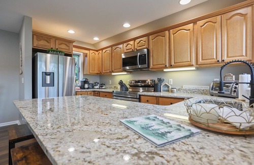 Thayerville Villa | Lake Views * Hot Tub * Fast Wi-Fi * Renovated