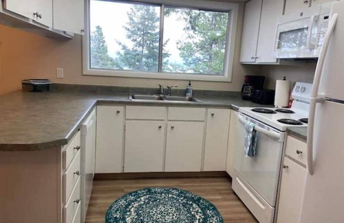 Somers Casa | Lake Views!-Minutes to public access-Somers, MT