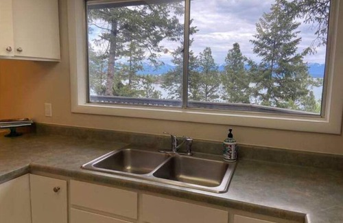 Somers Casa | Lake Views!-Minutes to public access-Somers, MT