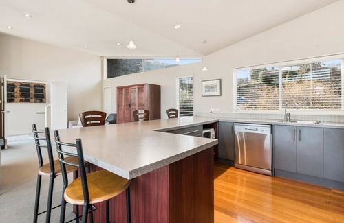 Frankton Cabaña | Vistas al lago en Yewlett - Queenstown Holiday Home