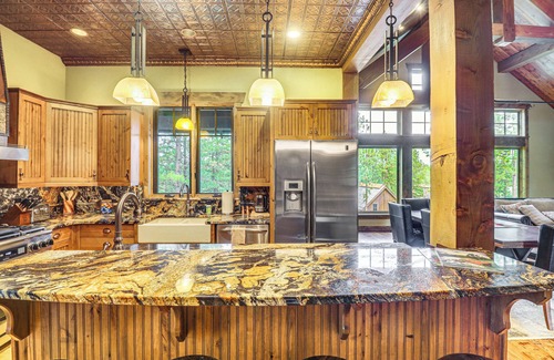 Eureka Cabina | Lake Views & Resort Perks: Spacious Eureka Cabin!