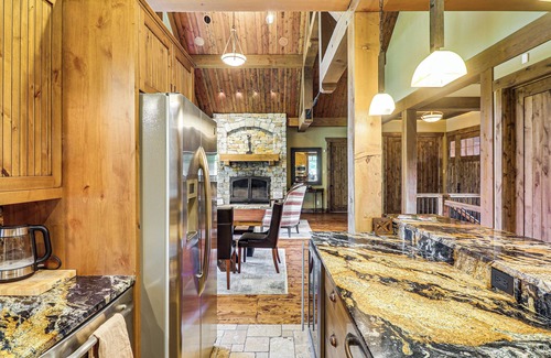 Eureka Cabina | Lake Views & Resort Perks: Spacious Eureka Cabin!